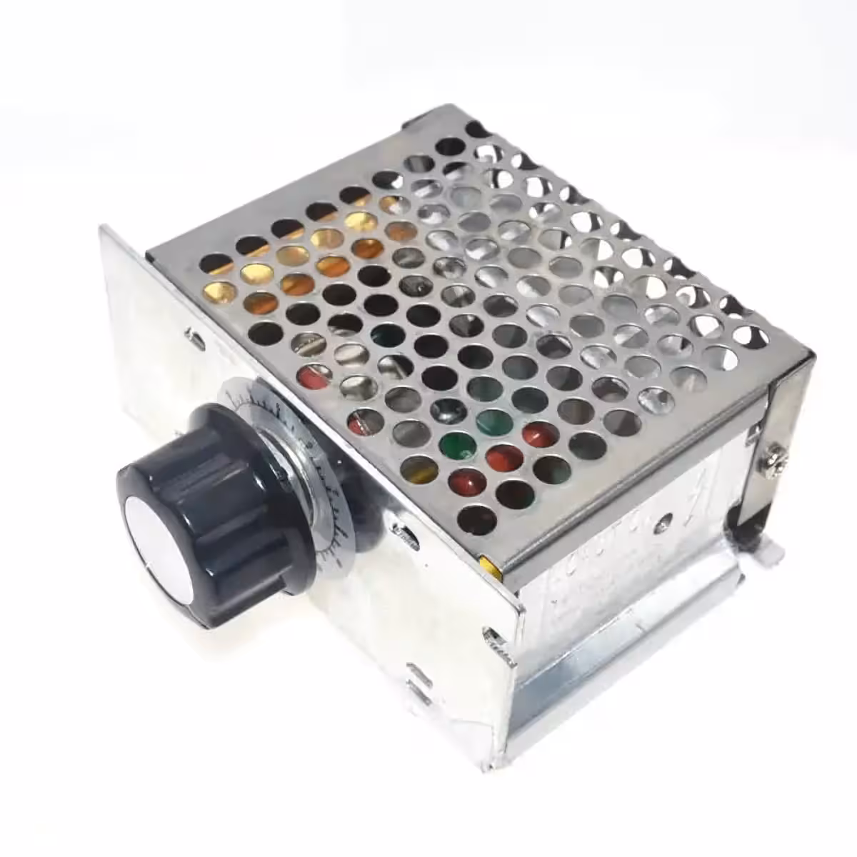 AC 220V modul regulatora napona prikazan iz bočnog kuta