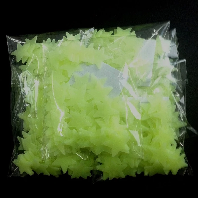 Dekoracija stropa dječje sobe sa svjetlećim zvjezdicama Dekoracija dječje sobe s fosforescentnim zvjezdicama