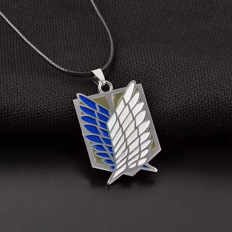 Anime Attack on Titan privjesak – medaljon s srebrnim lančićem za manga & cosplay fanove