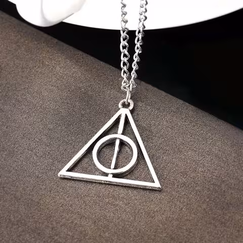 Privjesak lančić Harry Potter Deathly Hallows trokut srebrni – čarobni nakit