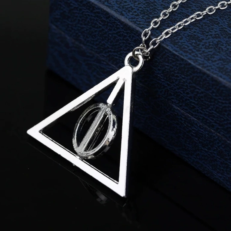 Harry Potter srebrna ogrlica – Talismani smrti Srebrni medaljon sa simbolom Deathly Hallows