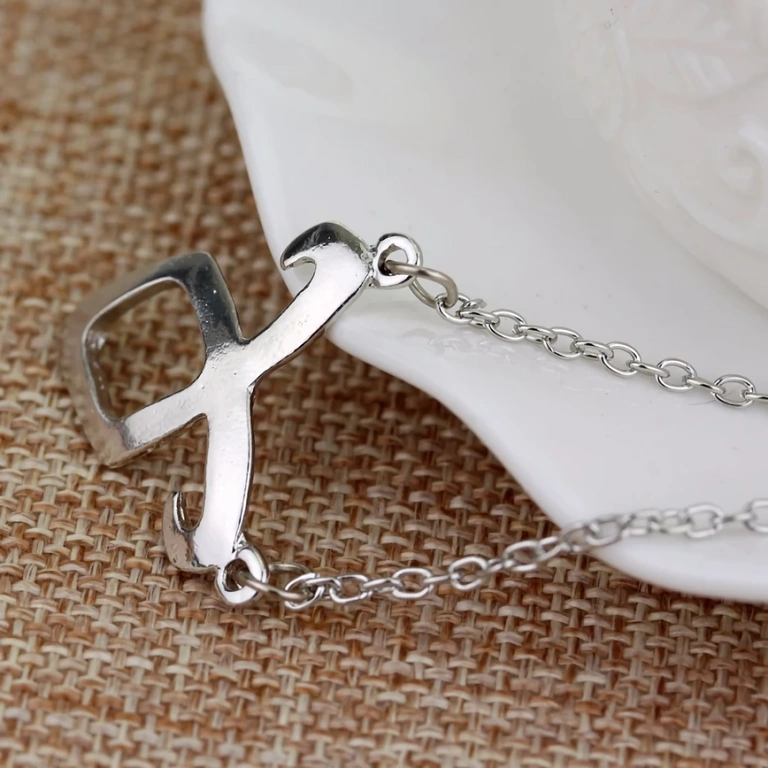 Privjesak s fantasy dizajnom, baziran na simbolima iz Mortal Instruments