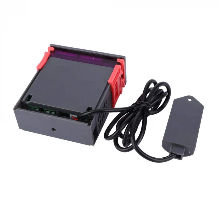 Digitalni panel kontroler s uključenim senzorom STC-3028