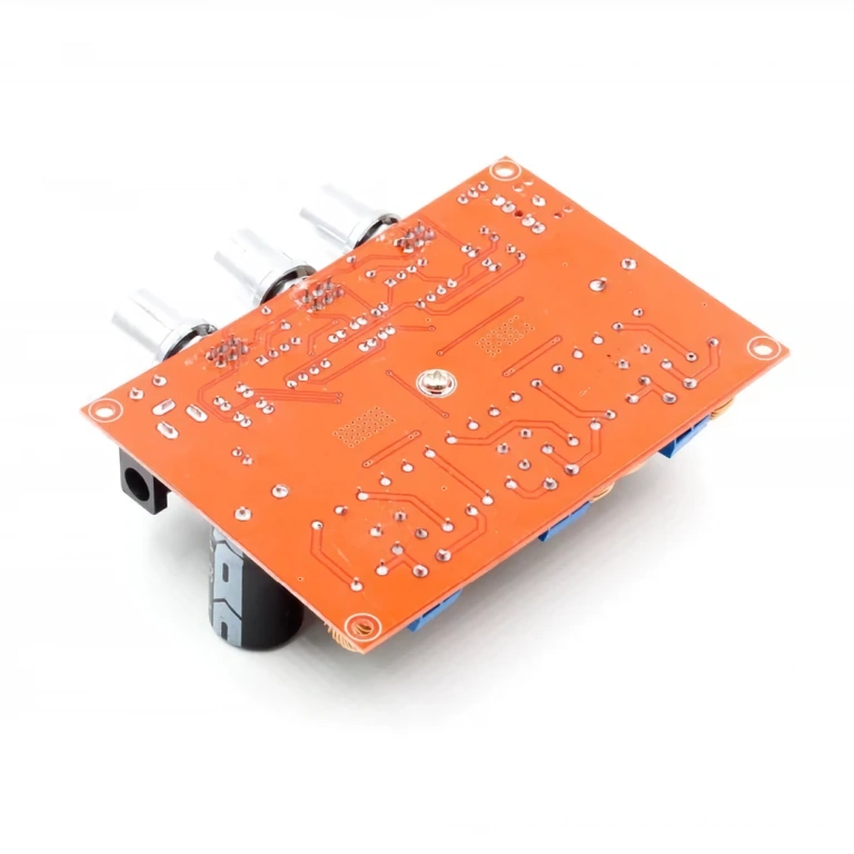 Slika stražnje strane XH-M139 modula, uključujući konektore i tragove