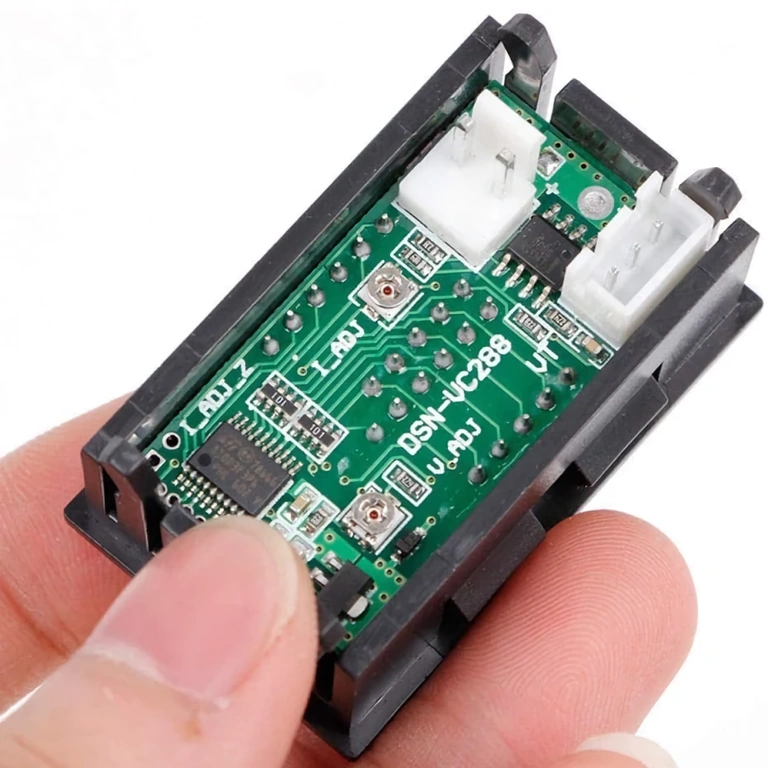 Panel zaslon za napon i struju DC