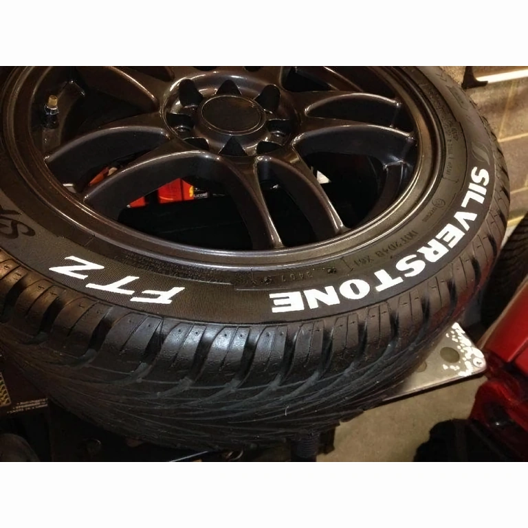 Permanentni bijeli marker s brzim sušenjem za jasno pisanje