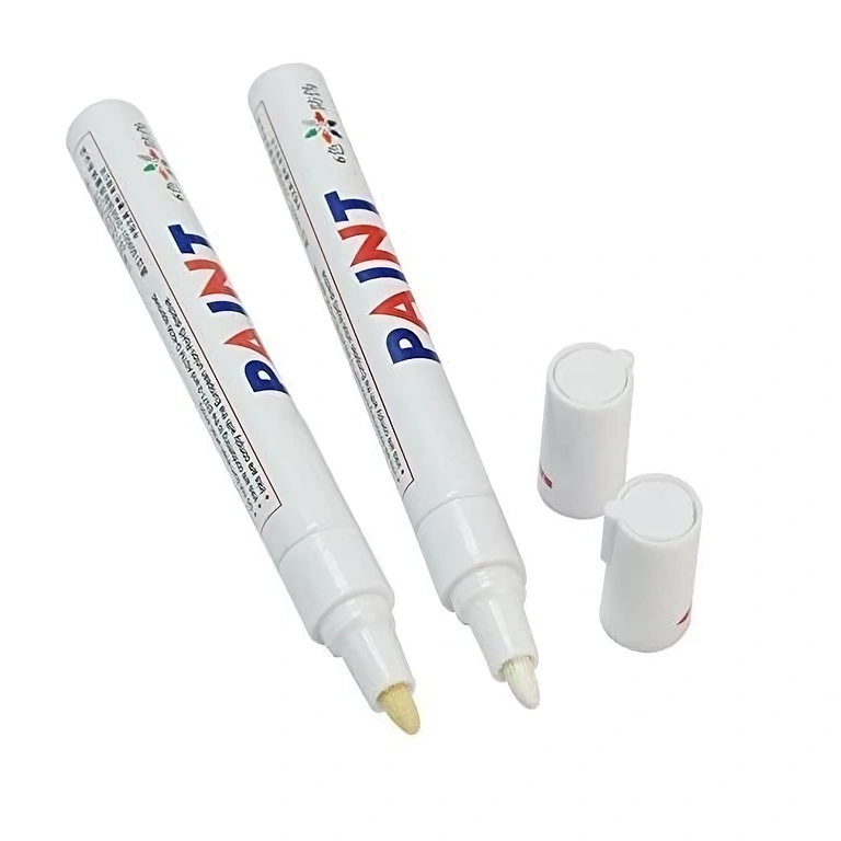 Bijeli marker idealan za gume automobila ili bicikla