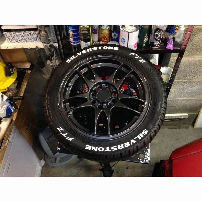 Izdržljiv bijeli marker za pisanje na bočnom dijelu guma