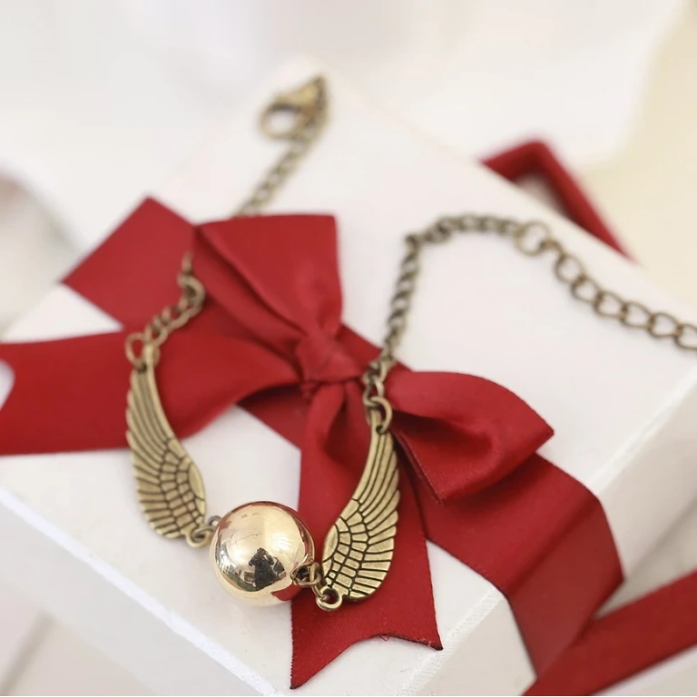 Narukvica Harry Potter Tematska narukvica iz serijala Harry Potter – model sa Snitch