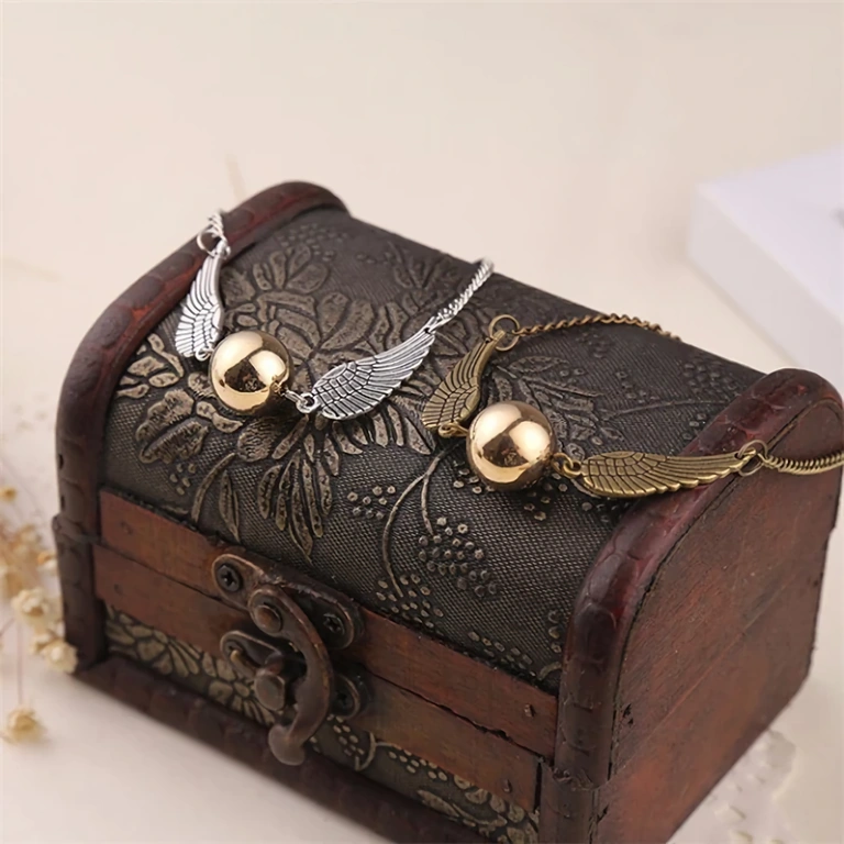 Darovna narukvica s Harry Potter privjeskom Idealni poklon – narukvica sa simbolima iz Harry Potter svijeta