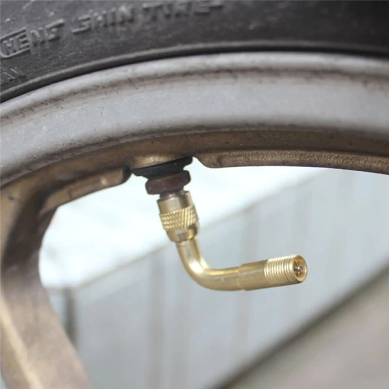 Produžetak ventila 90° za provjeru tlaka Kotni produžetak za jednostavno napuhavanje kotača