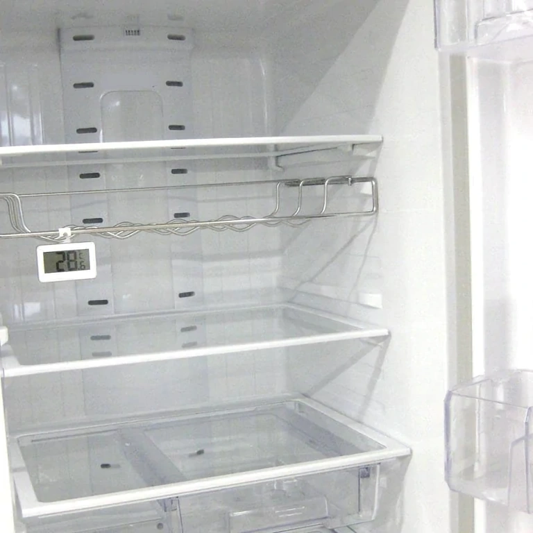 Elektronski termometar otporan na vlagu u kupaonici ili kuhinji