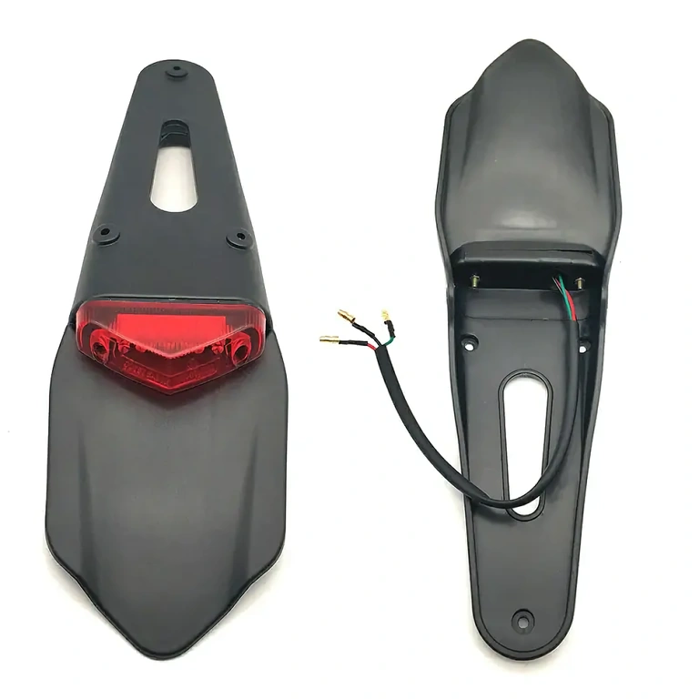 Komplet stražnjeg krila sa LED stop svjetlom za motocikl