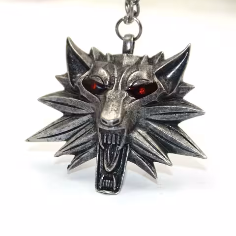 Lančić privjesak The Witcher Wild Hunt – medaljon u starinskom srebru s crnim ili crvenim očima