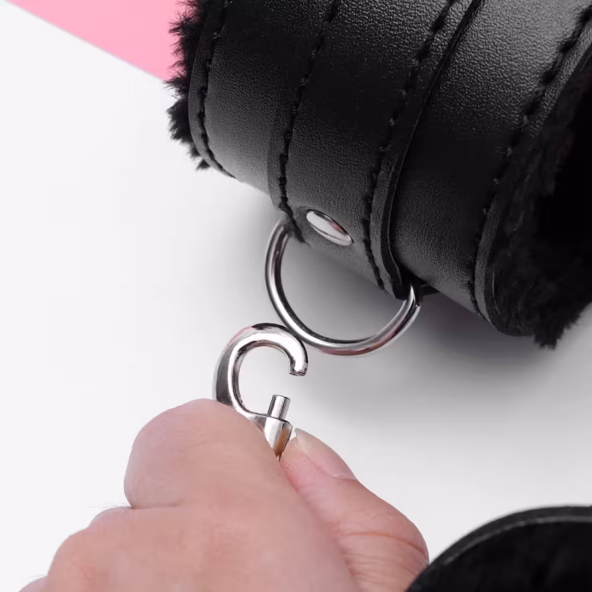 Dio erotskog seta za igre dominacije i podređenosti