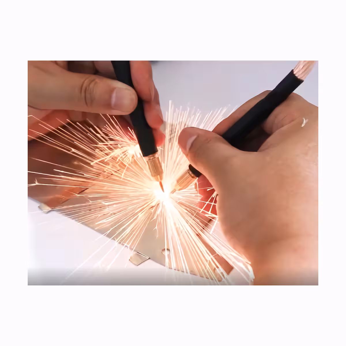 Oprema za točkasto zavarivanje niklenih traka za baterije 18650