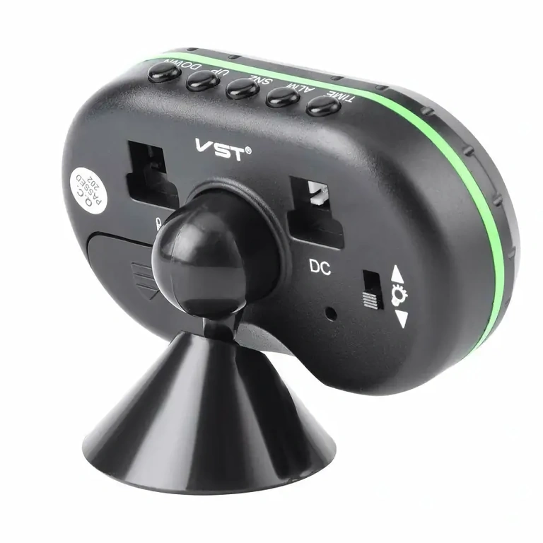 Digitalni sat s prikazom napona i temperature automobila