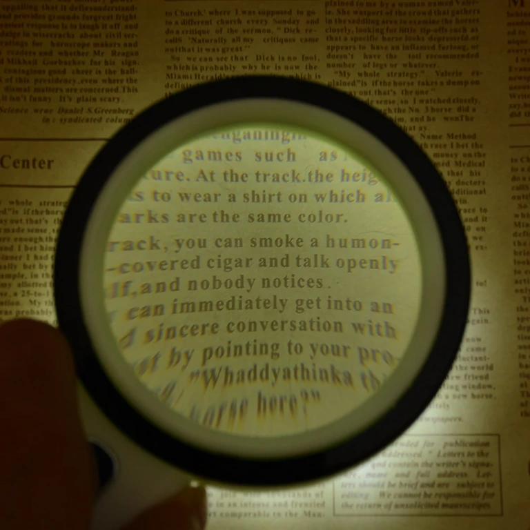 Lupa s LED svjetlom i preciznim povećanjem za fine detalje