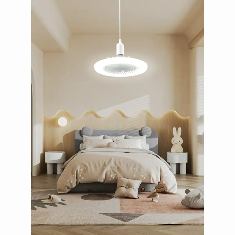 Stropni ventilator s podesivim svjetlom i pametnom funkcijom, montiran u sobi