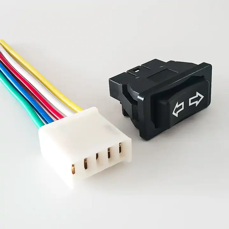 Trokutni prekidač s povratkom, nazivna struja 20A