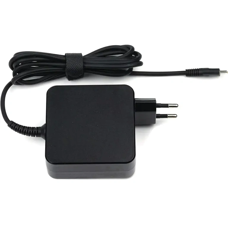 USB-C punjač s višestrukom zaštitom USB-C punjač s zaštitom od prenapona i kratkog spoja