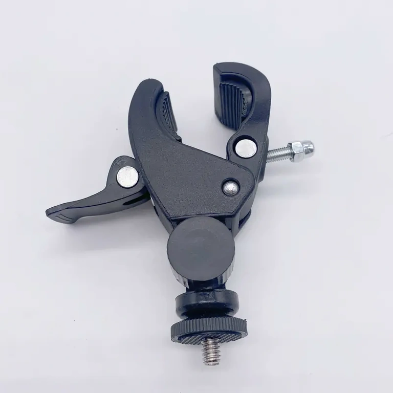 Sigurno i stabilno pričvršćivanje kamere na upravljač za dinamične avanture