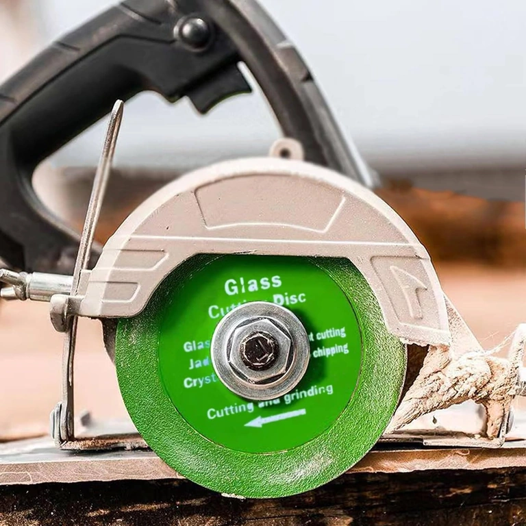 Disk montiran na standardnu kutnu brusilicu