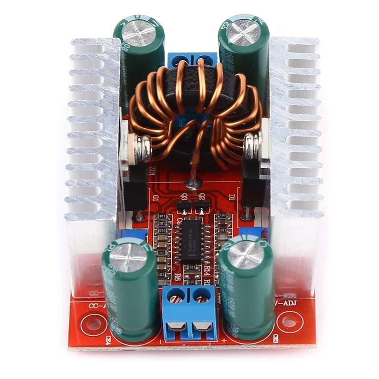 Step-up Boost DC 400W modul – dijagonalni prikaz Kosi prikaz DC Step-up Boost 400W modula s jasnim detaljima