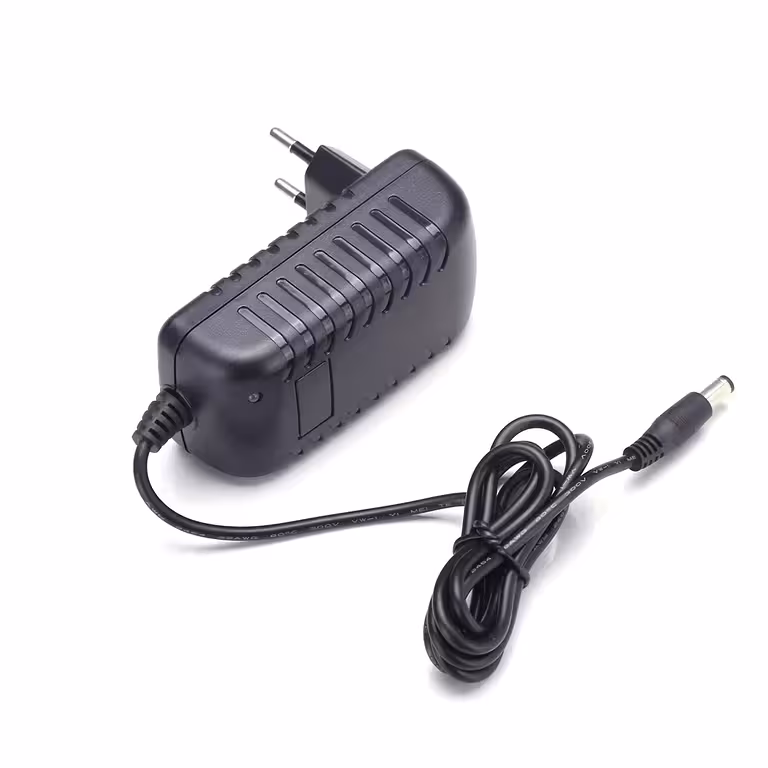 Punjač baterije LiFePO4 12V 2A sa zaštitom i LED indikatorom