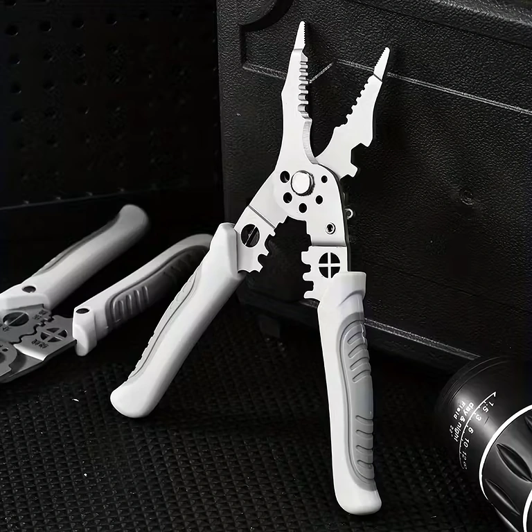 Kalibrirane rupe za precizno skidanje izolacije kabela različitih debljina