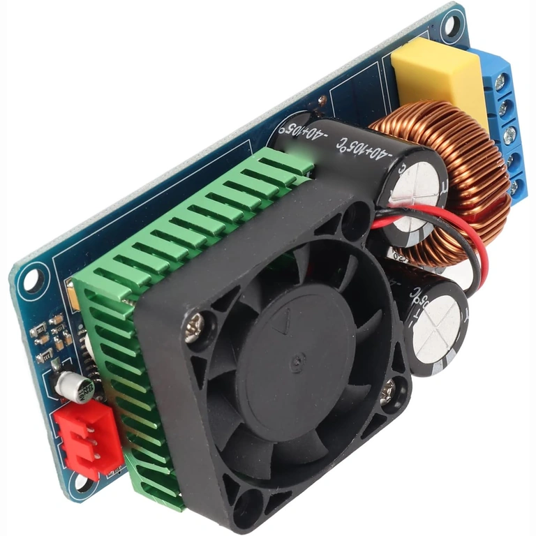 Detalj hladnjaka za hlađenje pojačala mono 500W