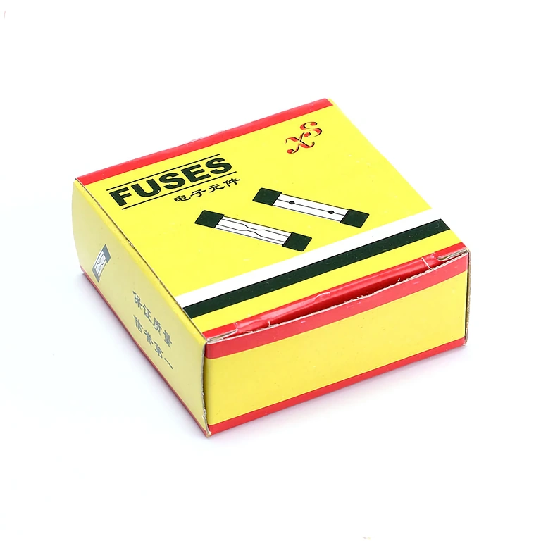 Pakiranje seta od 100 staklenih osigurača 10A 5x20 mm