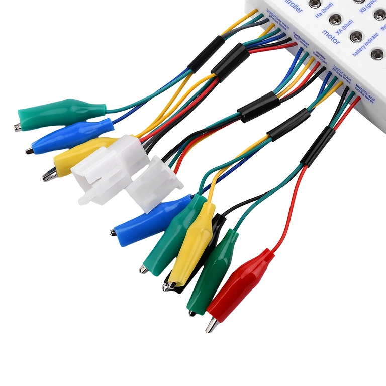 Fazni vodiči motora spojeni na univerzalni tester