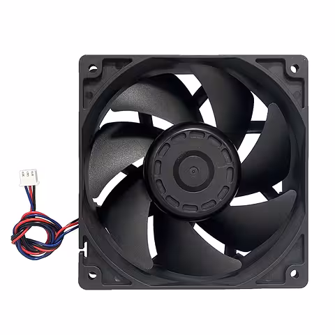 Prednji pogled na aksijalni ventilator 120x120mm 24V